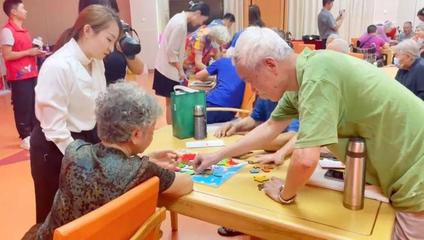 聽眾平均75+!當投資者教育走進養老機構